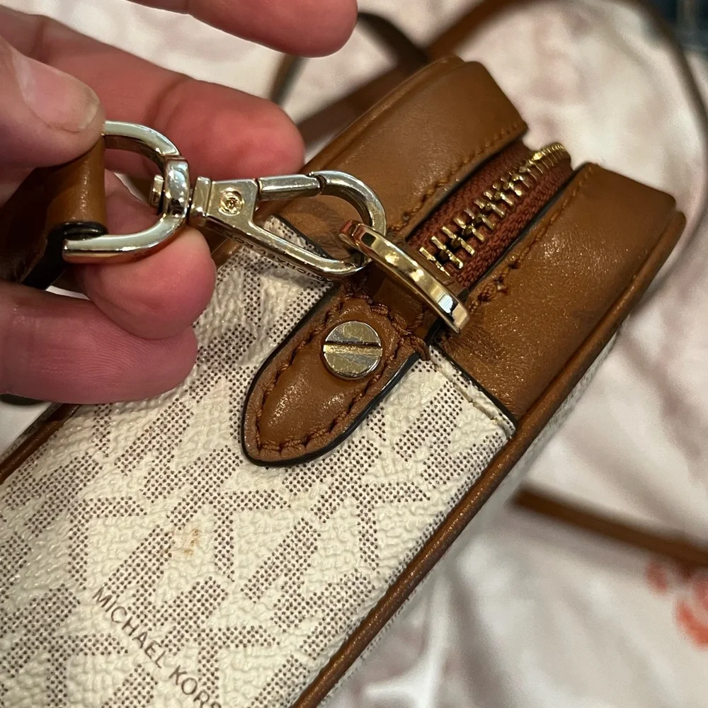 Michael Kors Jet Set East West Crossbody Vanilla/Tan Color EUC